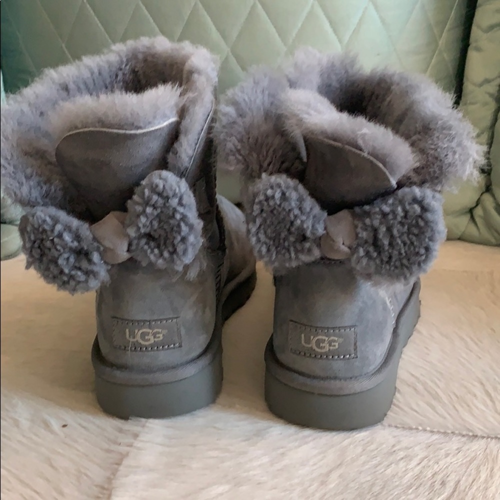 UGG’s with bow detail